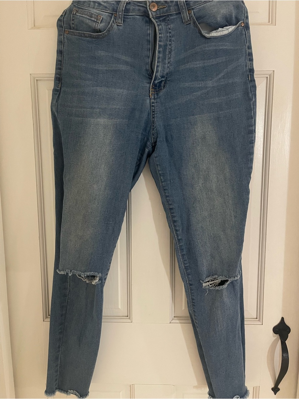 Forever 21 Light Blue Distressed Cropped Jeans